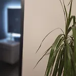 Contact شقة فندقية تيرانا