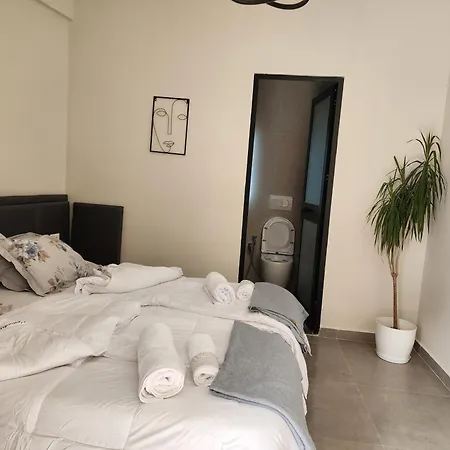 Apartmanhotel Contact *