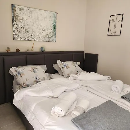 Contact تيرانا