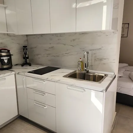 公寓式酒店 Contact 地拉那