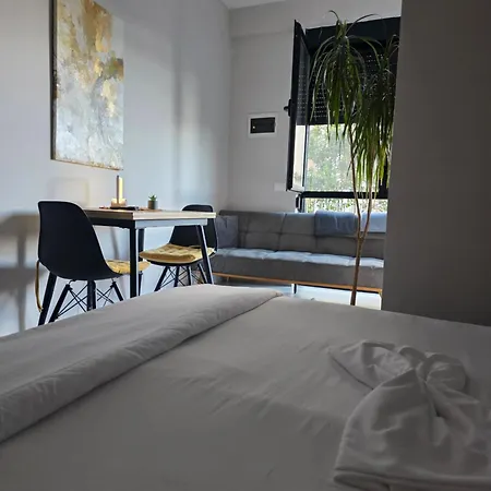 Contact Aparthotel 3*